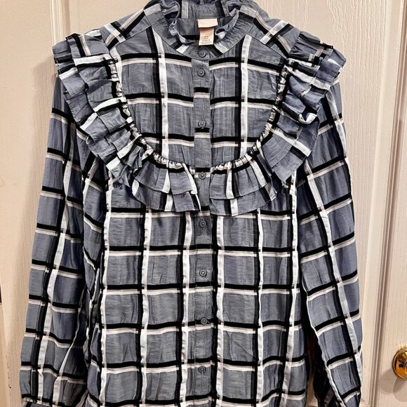 H&M Tops - H&M Long Sleeve Ruffled Button Down Too with Shades of Blue Crinkle Material.